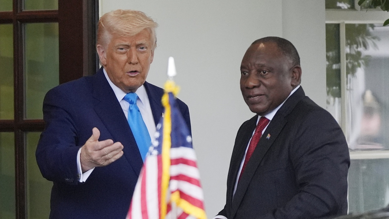 Danach wurde es ungemütlich: US-Präsident Donald Trump begrüßt den südafrikanischen Präsidenten Cyril Ramaphosa im Weißen Haus.