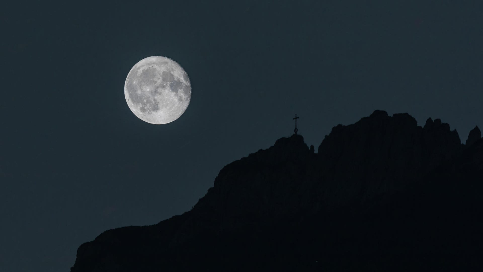Vollmond: Viele Menschen klagen bei Vollmond über Schlafstörungen. Vollmond: Viele Menschen klagen bei Vollmond über Schlafstörungen.